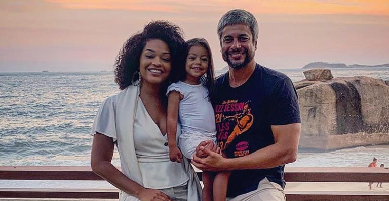 Juliana Alves posta cliques inéditos e faz bela declaração para o marido: ”Evoluímos juntos”