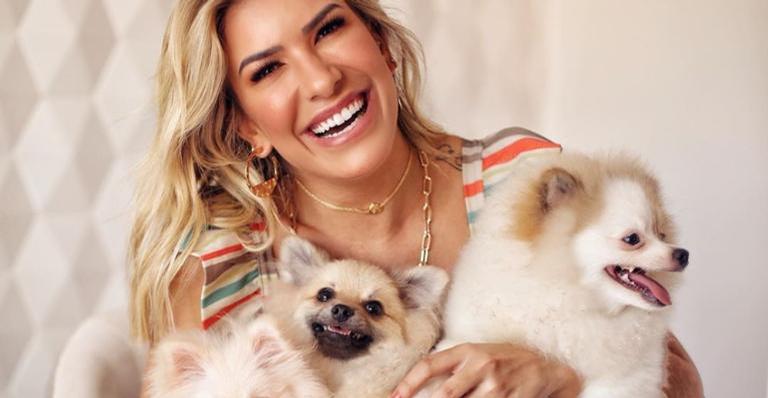 Lorena Improta posa de biquíni e chama atenção ao exibir bumbum sarado