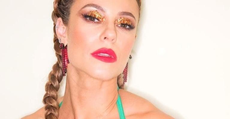 Com look muito original, Paolla Oliveira esbanja corpo mais magro em ensaio da Grande Rio