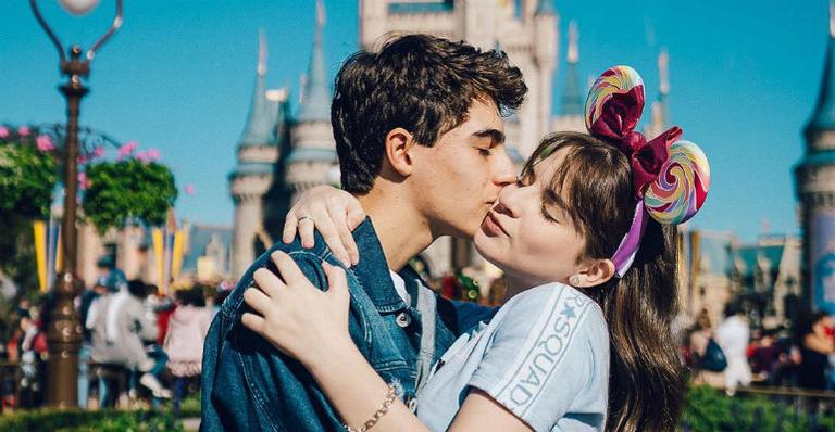 Sophia Valverde celebra 6 meses de namoro com Lucas Burgatti e se declara: ”Obrigada por tudo”