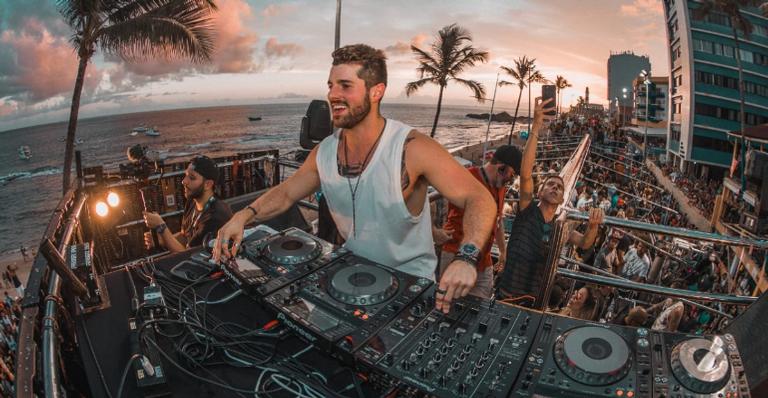 Alok estreia no Carnaval de São Paulo e fala sobre como lidar com a agenda de shows e paternidade