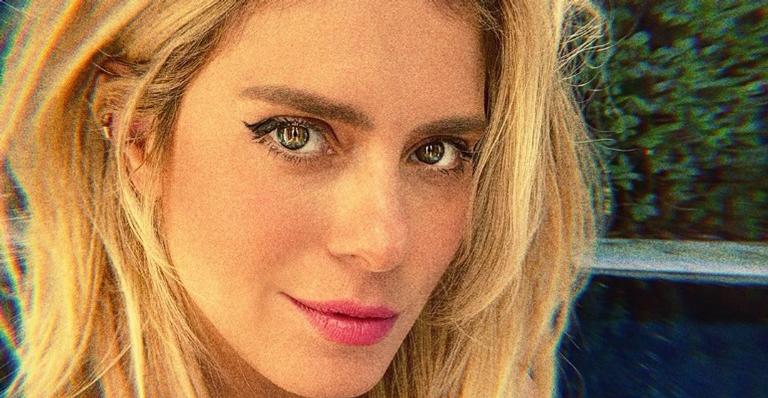 Carolina Dieckmann compartilha linda mensagem ao relembrar último presente que recebeu de sua mãe
