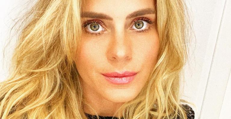 Carolina Dieckmann mostra último presente que ganhou da mãe e comove web: ”Ela amava”