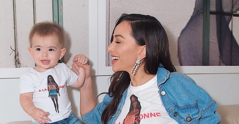 Sabrina Sato baba ao ver Zoe correndo pela casa de pijama e chamando a avó