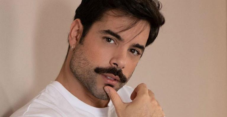 Em Orlando, Pedro Carvalho aproveita parques temáticos com o marido