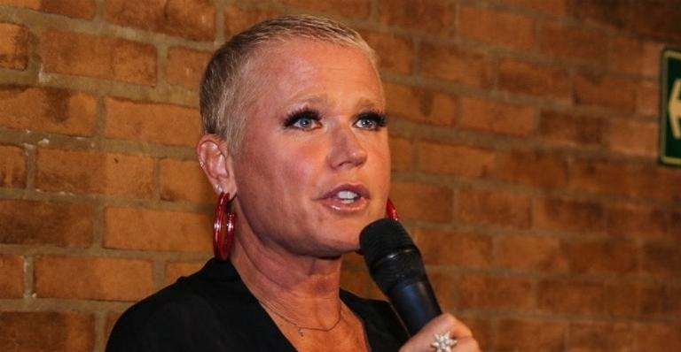Xuxa usa as redes sociais para relembrar clique da propaganda de seu chiclete feito em 1992