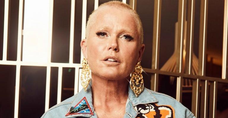 Xuxa Meneghel surge em clique inusitado e relembra infância: ”Voltei a ter cinco anos”