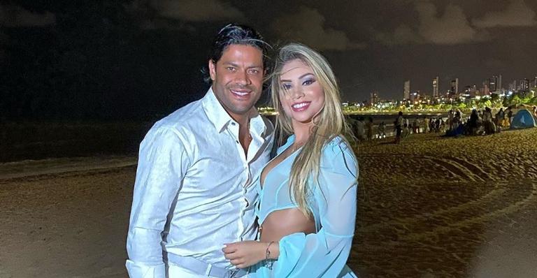 Jogador Hulk publica primeira foto com a namorada, sobrinha da ex-mulher, e exibe alianças luxuosas