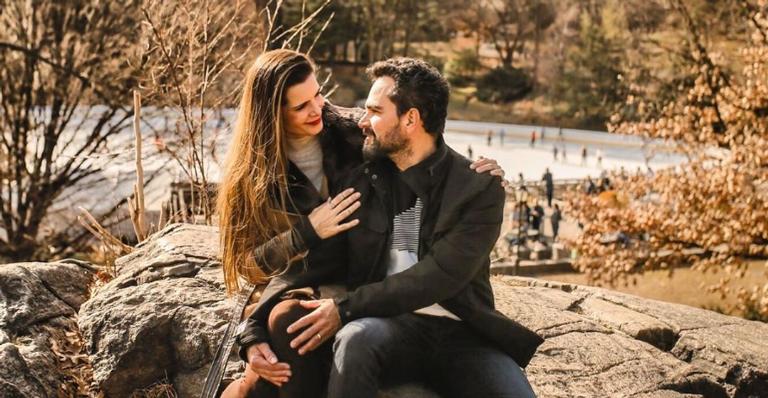 Luciano Camargo faz bela declaração para esposa no Valentine’s Day: ”Eterna namorada”