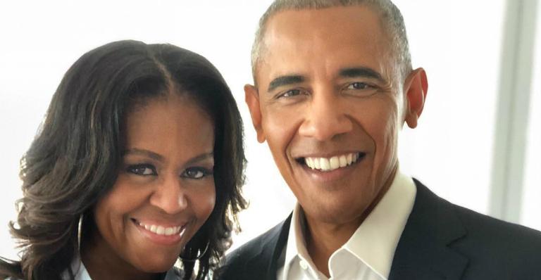 Michelle Obama compartilha clique de Barack Obama com as filhas e se declara: ”Meus amores”