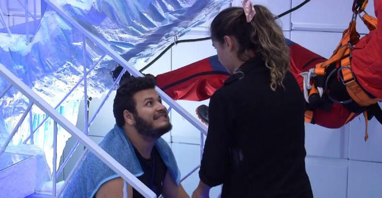 BBB20: Em conversa com Gizelly, Victor Hugo sobre brother: ”Esse cara precisa sair logo”