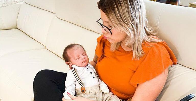 Marília Mendonça compartilha clique de Léo usando boné e encanta web: ”Estiloso”