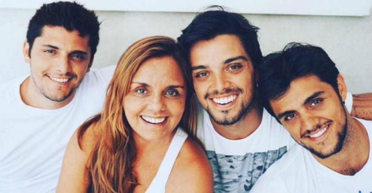 Bruno Gissoni, Rodrigo e Felipe Simas reúnem mulheres e filhos no aniversário da mãe, Ana Sang