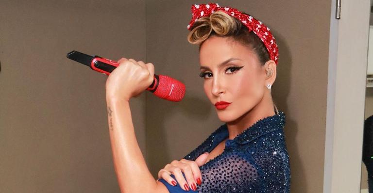 Claudia Leitte comemora 12 anos de carreira solo e agradece presença do público em bloquinho