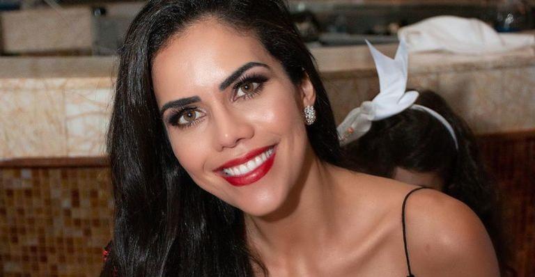 Daniela Albuquerque encanta ao surgir em clique raro com as filhas: ”Amor maior”