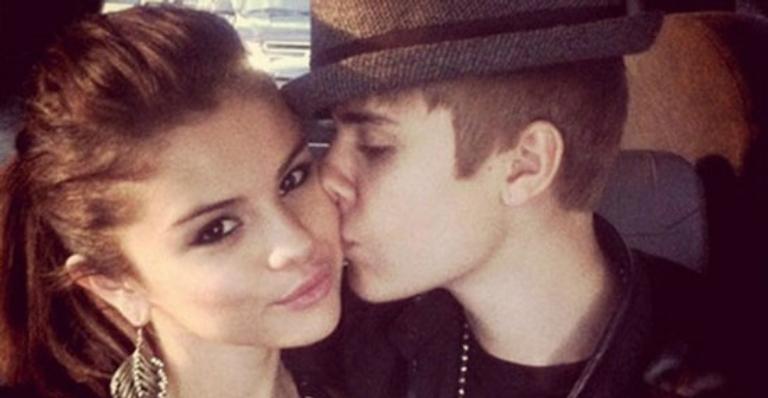 Fãs especulam que Justin Bieber tenha se referido a Selena Gomez em entrevista: ”Fiquei louco”