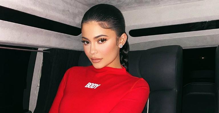 Kylie Jenner mostra seu closet somente de bolsas e valores são surpreeendentes