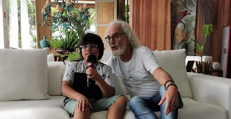 Cantor mirim Pedro Miranda entrevista Renato Teixeira na Ilha de CARAS