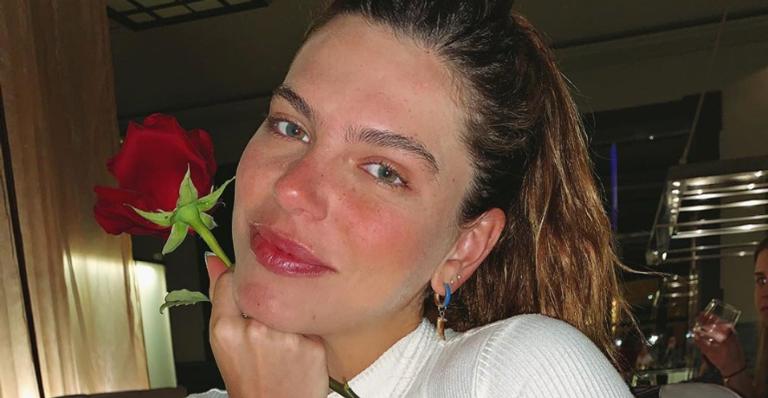 Mariana Goldfarb surge estilosa em Praga e encanta web: ”Modelando”