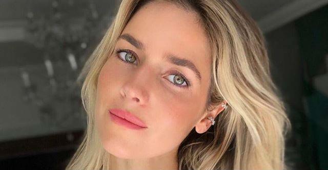 Monique Alfradique aumenta a temperatura ao posar com look sexy