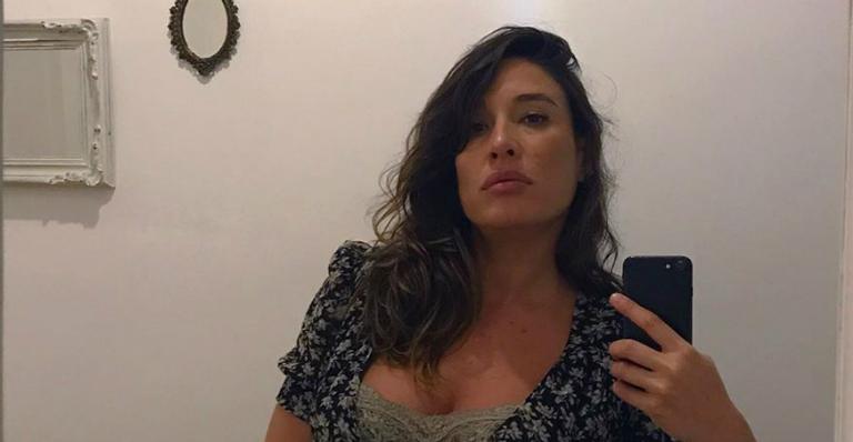 Prestes a dar à luz, Giselle itié exibe o barrigão e se declara para o filho: ”Sorte a minha”