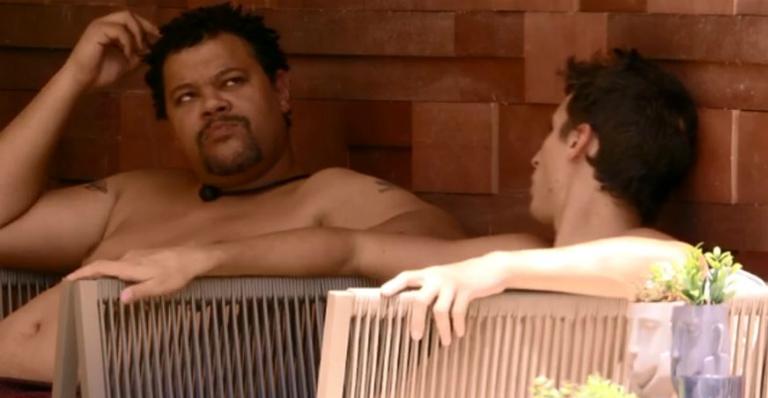 BBB 20: Em conversa com Babu, Prior relembra briga por comida e ator dispara: ”Chega de discutir”