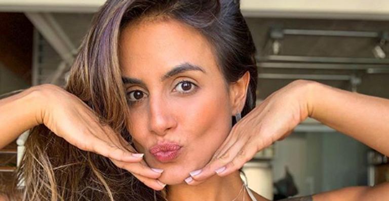 Carol Peixinho esbanja corpão em clique de biquíni