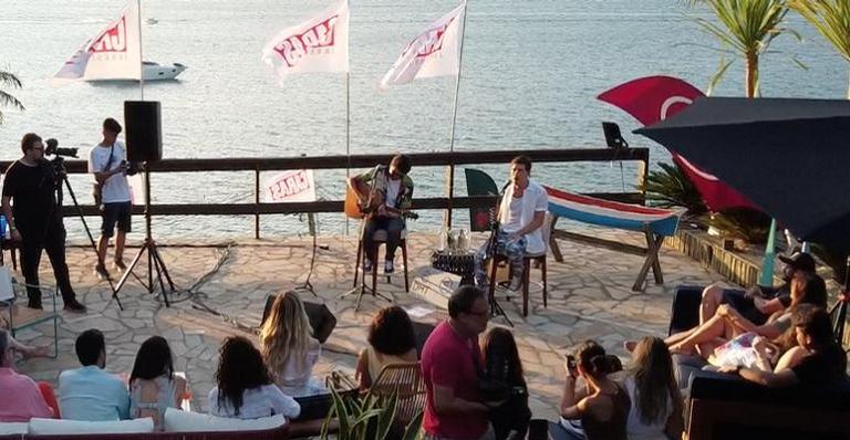 Di Ferrero apresenta sua nova música na Ilha de CARAS