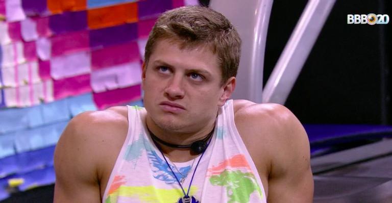 Eliminado do BBB 20, Lucas diz que deixou surpresa para confinados: ”Vai feder”