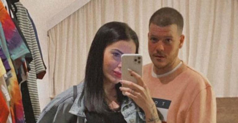 Ferrugem derrete o coração dos seguidores ao se declarar para a esposa, Thaís Vasconcellos