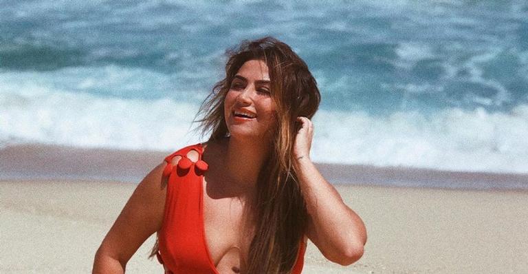 Jéssica Costa, filha de Leonardo, posa de maiô e fala sobre seu corpo: ”Eu o amo e respeito”