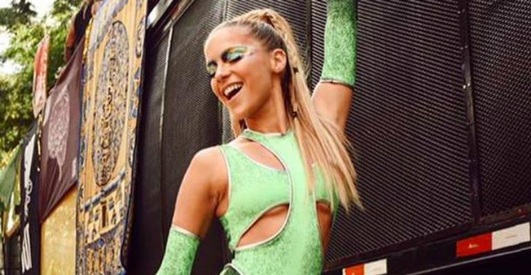 Isabella Santoni mostra cliques do seu primeiro Carnaval em São Paulo: ”Fotos perdidas do bloco”