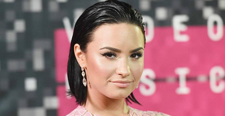 Demi Lovato revela que pretende fazer acampamento para celebridades
