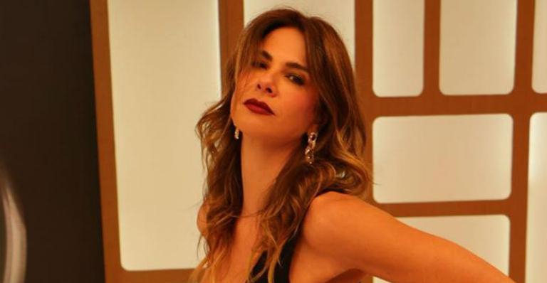 Luciana Gimenez surge de lingerie e rebate ataques dos internautas: ”Me sinto bem assim”