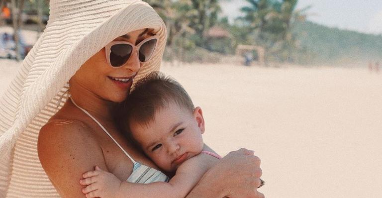 Sabrina Sato encanta com cliques de Zoe vestida de sereia: ”Só quero andar fantasiada”