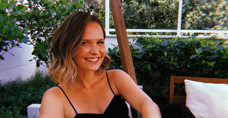 Fernanda Rodrigues encanta ao surgir ainda pequena em clique