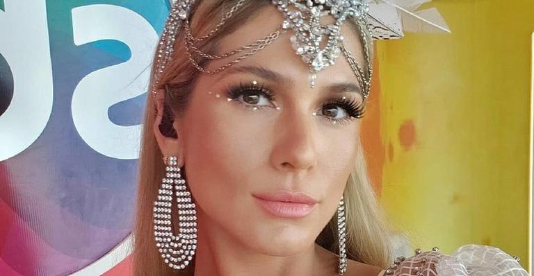 Lívia Andrade responde seguidora sobre seu rosto estar diferente: ”Idade muda a gente mesmo”