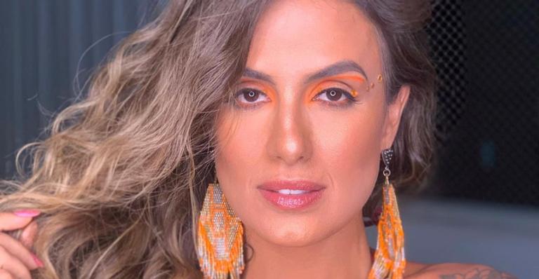 Ex-BBB Carol Peixinho aposta em look ousado para Carnaval e fãs elogiam: “Gata”