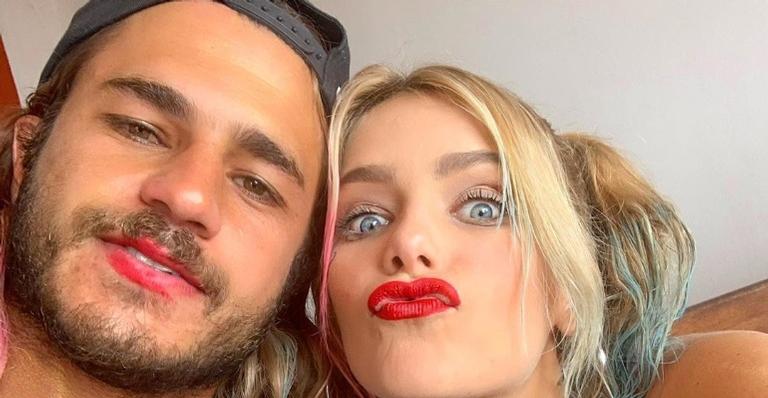 Após reatar o namoro, Isabella Santoni é clicada aos beijos com Caio Vaz