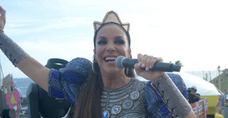 Impecável, Ivete Sangalo arrasa no look do seu trio e recebe elogios: ”Perfeita”