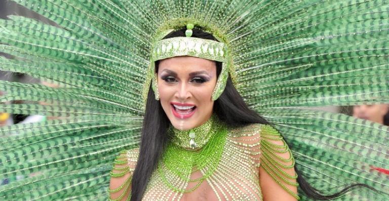 Sarada, Juju Salimeni chama atenção em desfile da X-9 Paulistana