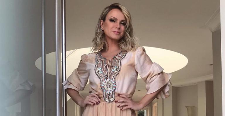 Na academia, Eliana exibe barriga sarada e brinca com fãs: ”Me preparando”