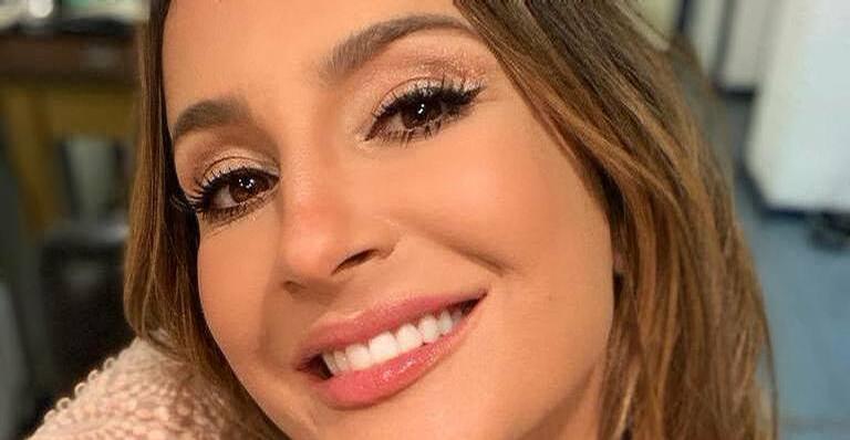 Claudia Leitte para show para atender fã que estava passando mal na multidão: ”Foi até pegar água”