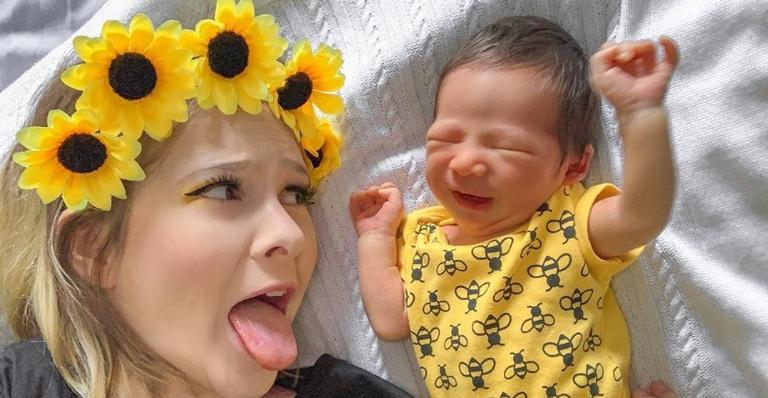 Sammy Lee, esposa de Pyong, posa com o filho recém-nascido Jake: ”Prontos pra chapar de leite”
