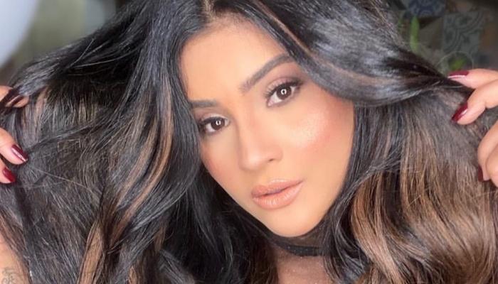 Mileide Mihaile surge deslumbrante em vestido transparente coberto por cristais: ”Sereia”
