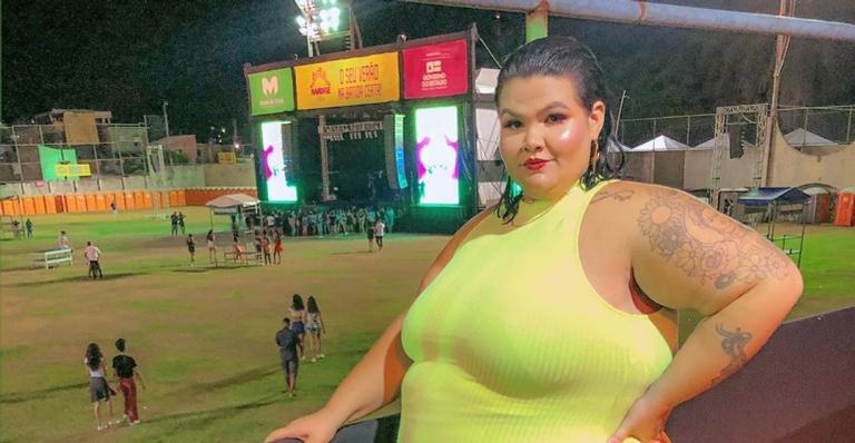 Grávida, Thaís Carla surge deslumbrante como Globeleza em ensaio anti-gordofobia: ”Ame seu corpo”