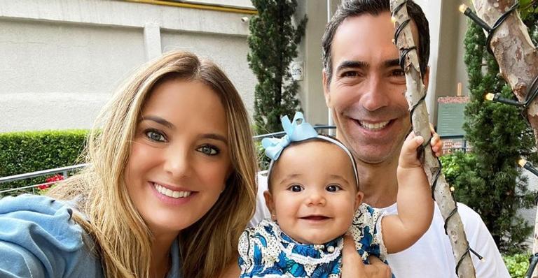 Ticiane Pinheiro posa com a filha caçula, Manuella: ”Bloco da biscoitinha”