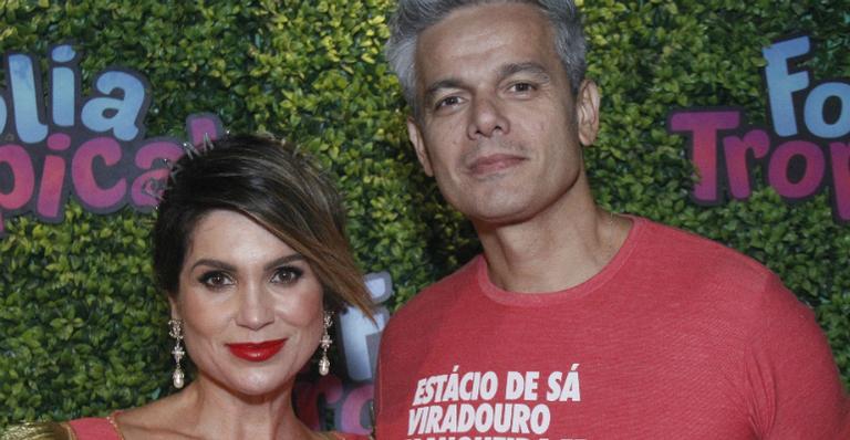 Flávia Alessandra e Otaviano Costa marcam presença em camarote na Sapucaí