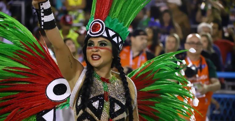 Fantasiada de índia, Mileide Mihaile brilha no desfile da Grande Rio