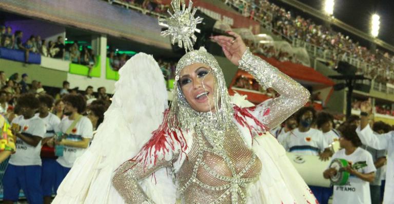 Rainha da União da Ilha, Gracyanne Barbosa desfila com figurino repleto de pedras